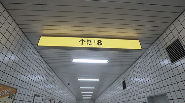 逃離8號(hào)線截圖